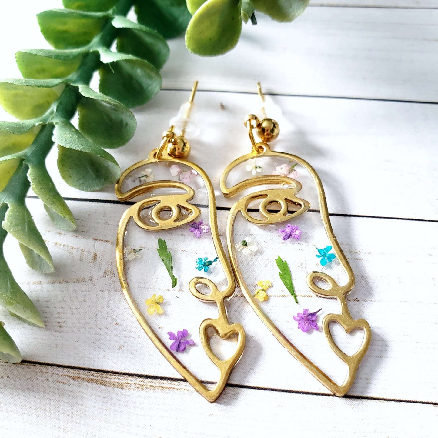 Mixed Dried Flower Resin Dangle Earrings::LittlePrettyDesigns